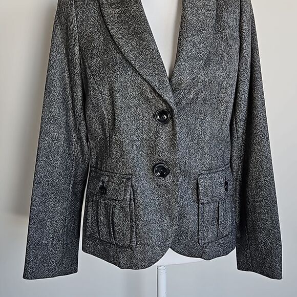 Eddie Bauer Women’s Gray Wool-Silk Blazer – Elegant Work & Casual size 10P - Picture 2 of 10